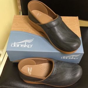 grey scrunch dansko
